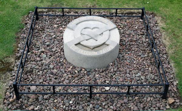 Modern marker for the burial spot of Robert the Bruce’s heart. Photograph taken August 21, 2011.